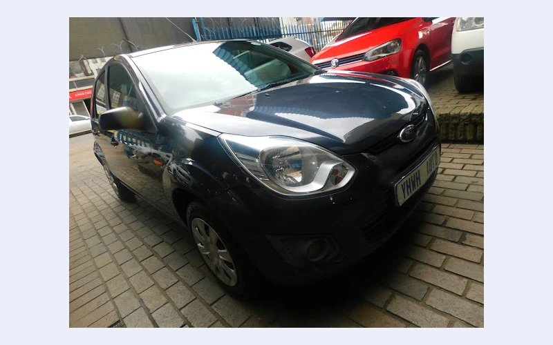 2014-ford-figo-hatch-1