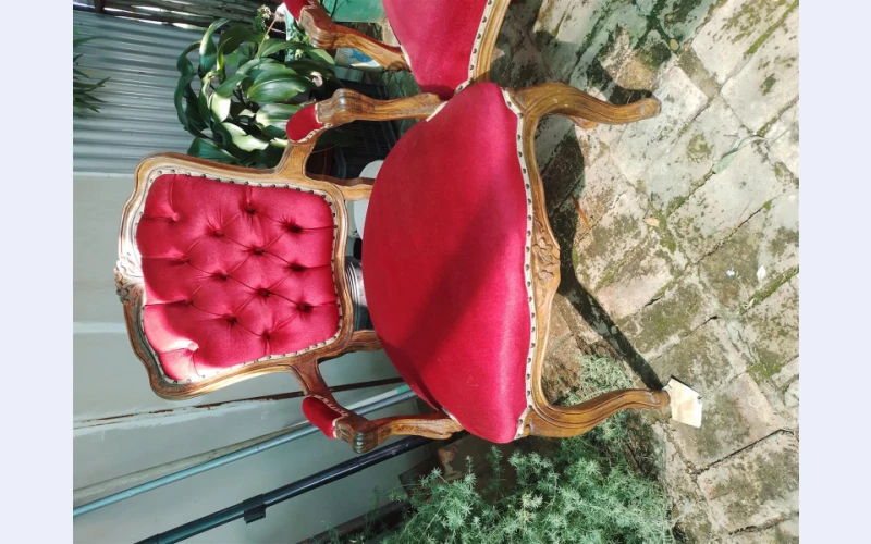 antique-sitting-room-faniture