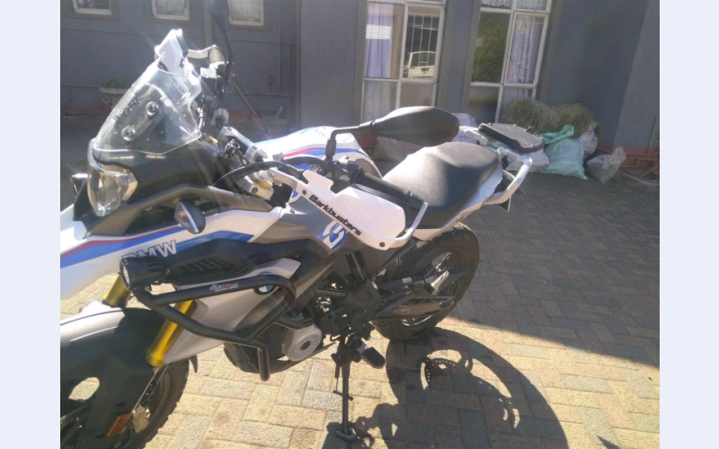 2020-bmw-gs-motorbike-top-box-crashbars-and-helmet-12000-km